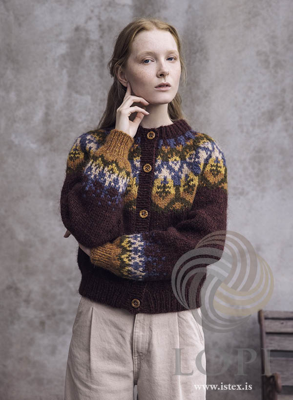 Uppbót cardigan i mørk version – strikkekit