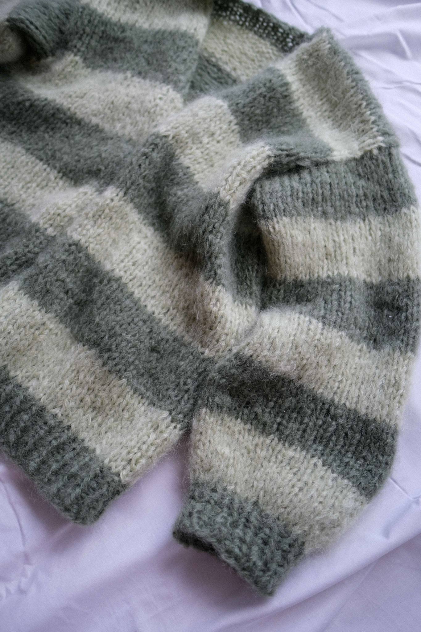 Blueberry Jacket – Strikkekit af cardigan i dobbelttråd FLUFF
