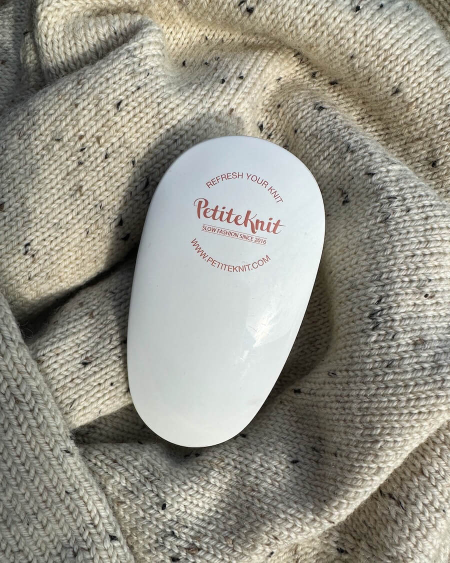 REFRESH YOUR KNIT WITH PETITEKNIT - Lint Remover