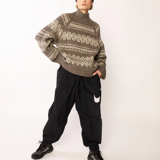 ✨❄️ Fjære Genser – Norsk Mønstermagi i Tofarvet Strik 🧶💕